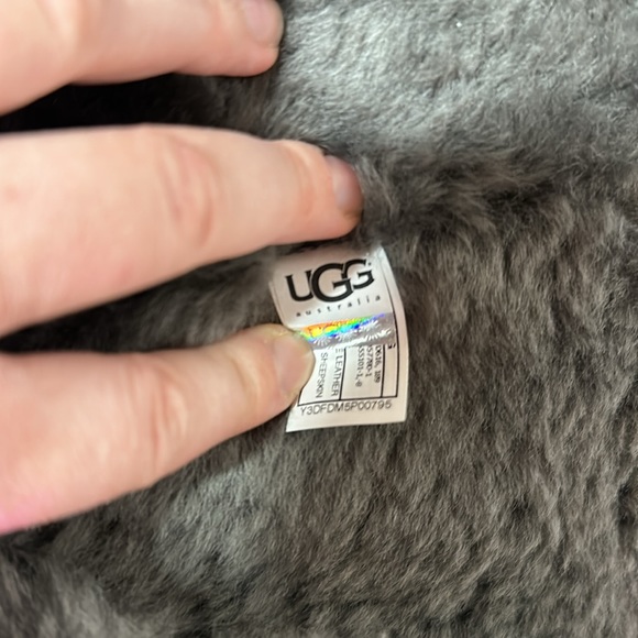 Ugg Bailey button triple boot size 8 - Picture 9 of 10